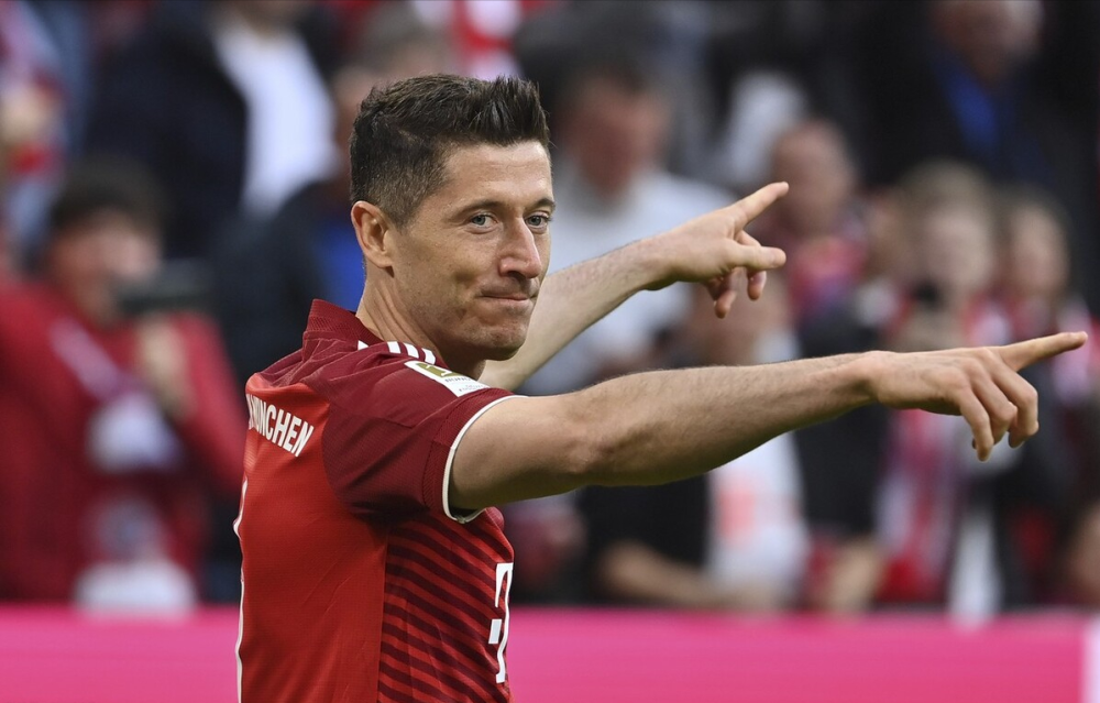 开云-莱万多夫斯基巅峰对决，萨拉赫与70激战雄鹿分钟，出色防守胜负难料！的简单介绍